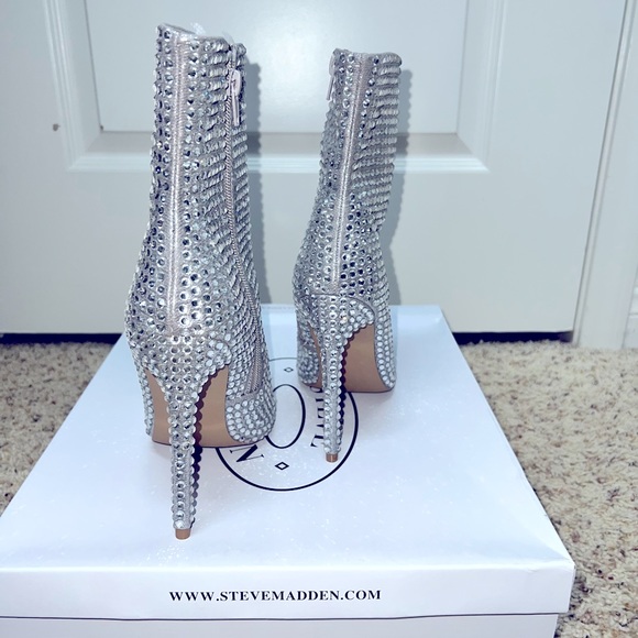 NWT AND BOX Steve Madden Booties - Picture 5 of 7